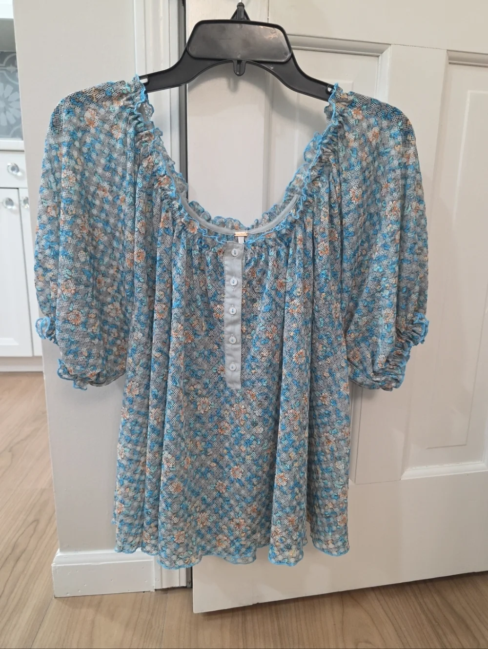 Free People Astra Peasant Top in Blue Daisy Floral Print Size Medium - Picture 4 of 6